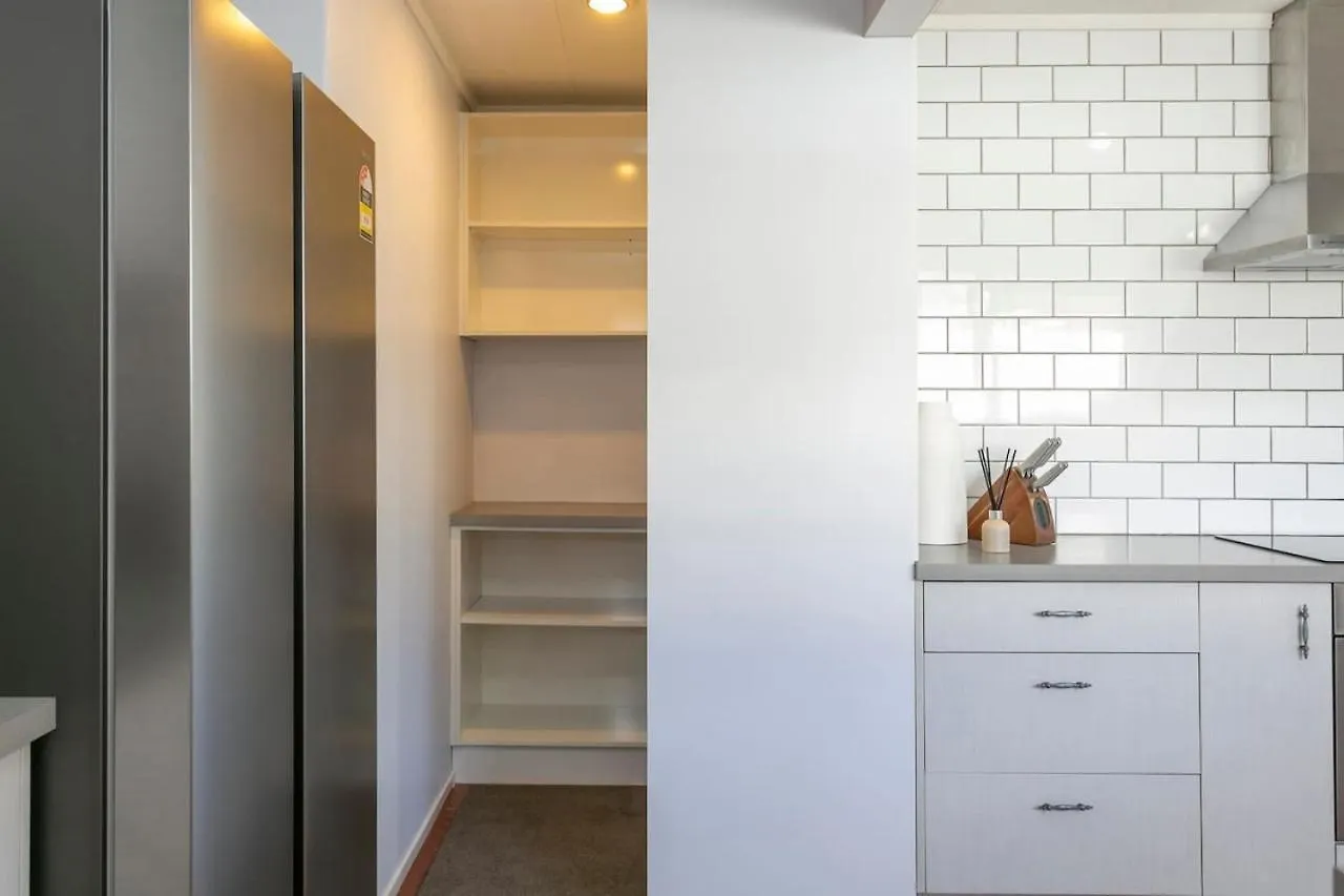 Chic Central Taupo Escape With Space, Comfort And Style Holiday home