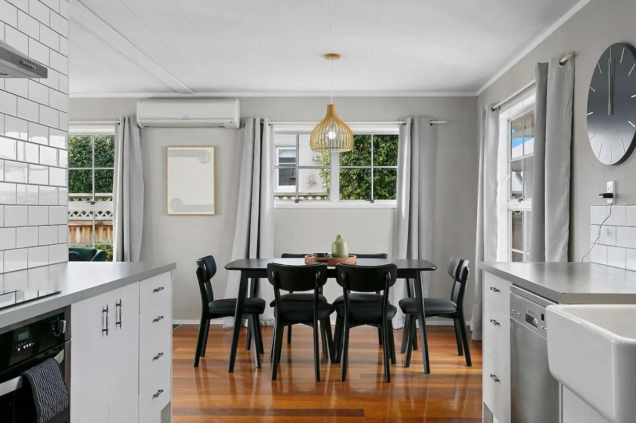 Holiday home Chic Central Taupo Escape With Space, Comfort And Style