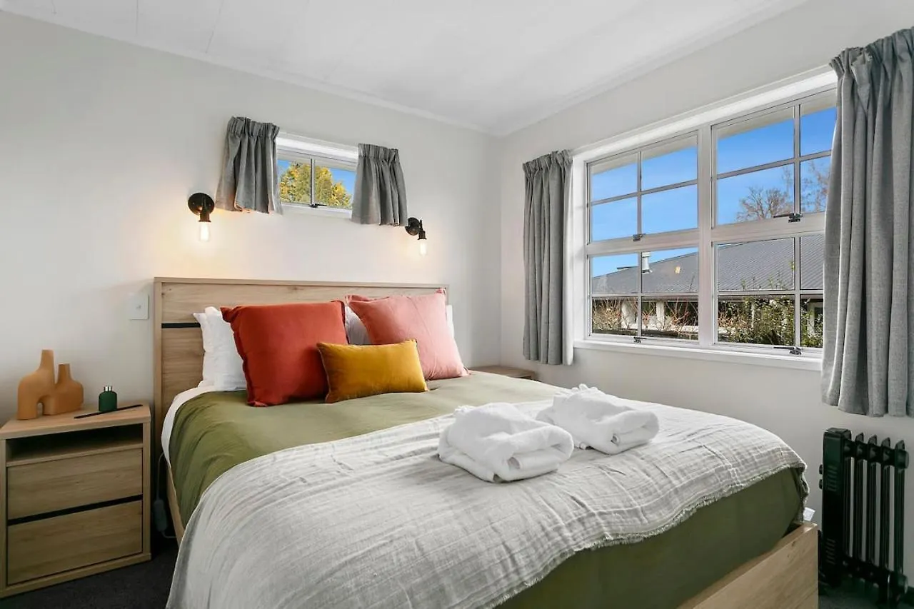 Holiday home Chic Central Taupo Escape With Space, Comfort And Style